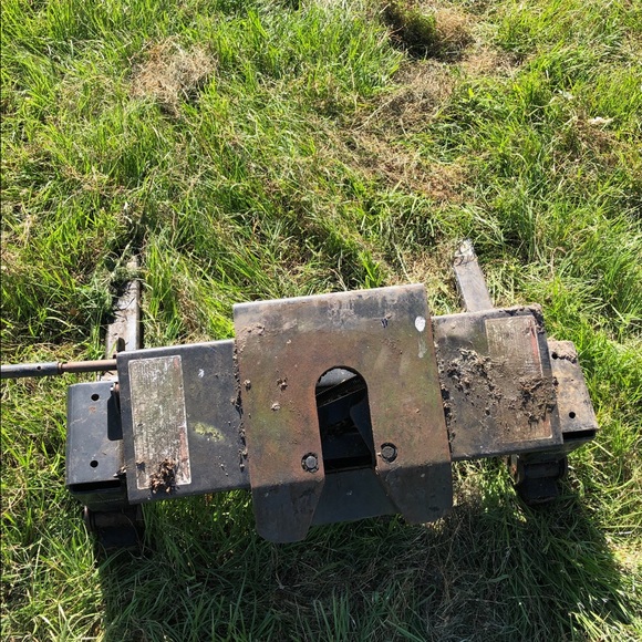 Reese 16k ib fifth wheel square tubing - Picture 1 of 2